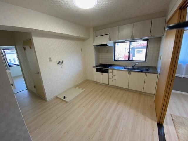 2DK Apartment for Sale in Chofu, Tokyo – 44.81m² - Thumbnail 4