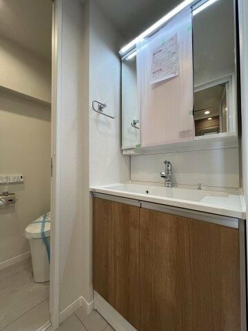 2LDK Apartment for Sale in Nishi-Koyama, Shinagawa, Tokyo - Thumbnail 3