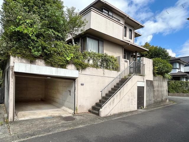 5SLDK House for Sale in Shizuoka City with Corner Lot and Parking - Thumbnail 2