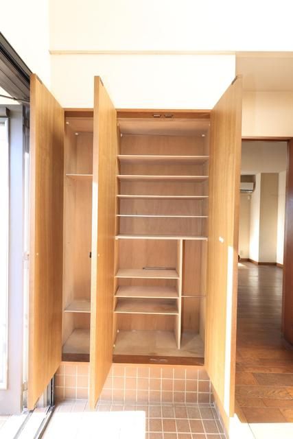 5SLDK House for Sale in Shizuoka City with Corner Lot and Parking - Thumbnail 4