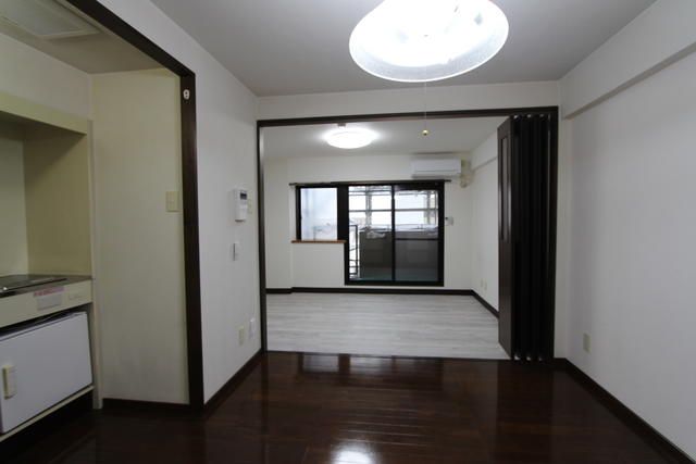 South-Facing 1DK Apartment for Rent in Toyama City Center - Thumbnail 2