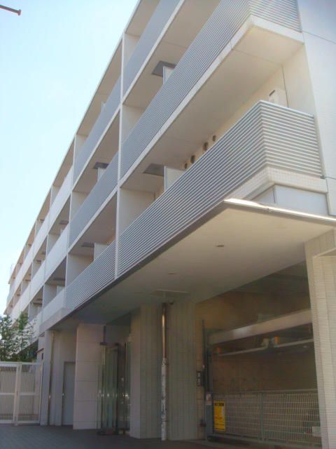 1K Apartment for Rent in Urayasu, Chiba - Thumbnail 2