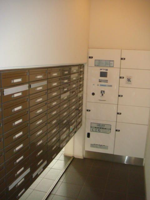 1K Apartment for Rent in Urayasu, Chiba - Thumbnail 3