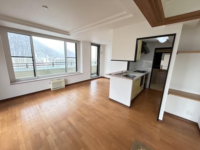 Spacious 3LDK Apartment for Rent in Central Sapporo, Hokkaido - Thumbnail 4