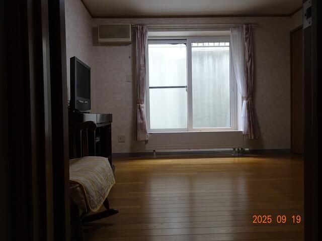 4LDK House for Sale in Sapporo's Toyohira Ward with Basement - Thumbnail 2