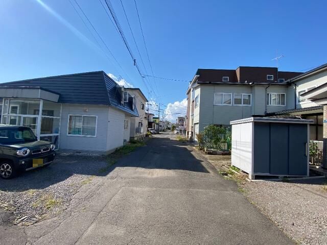 4LDK House for Sale in Hakodate, Hokkaido with Garden and Parking - Thumbnail 3