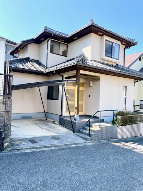 3LDK House with Sea View in Quiet Hiroshima Neighborhood - Thumbnail 2