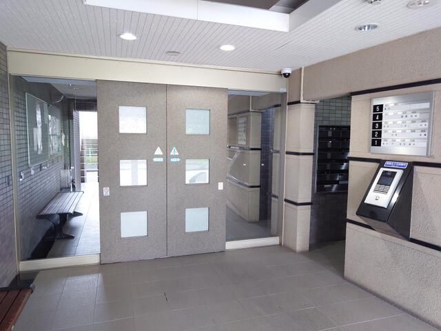 3LDK Used Condominium for Sale in Makuhari-cho, Chiba City, 61 sqm - Thumbnail 4
