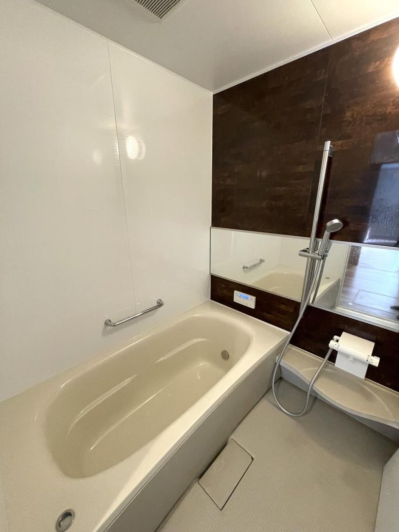 Modern 4LDK House for Sale in Sapporo's Nishi-ku - Thumbnail 2