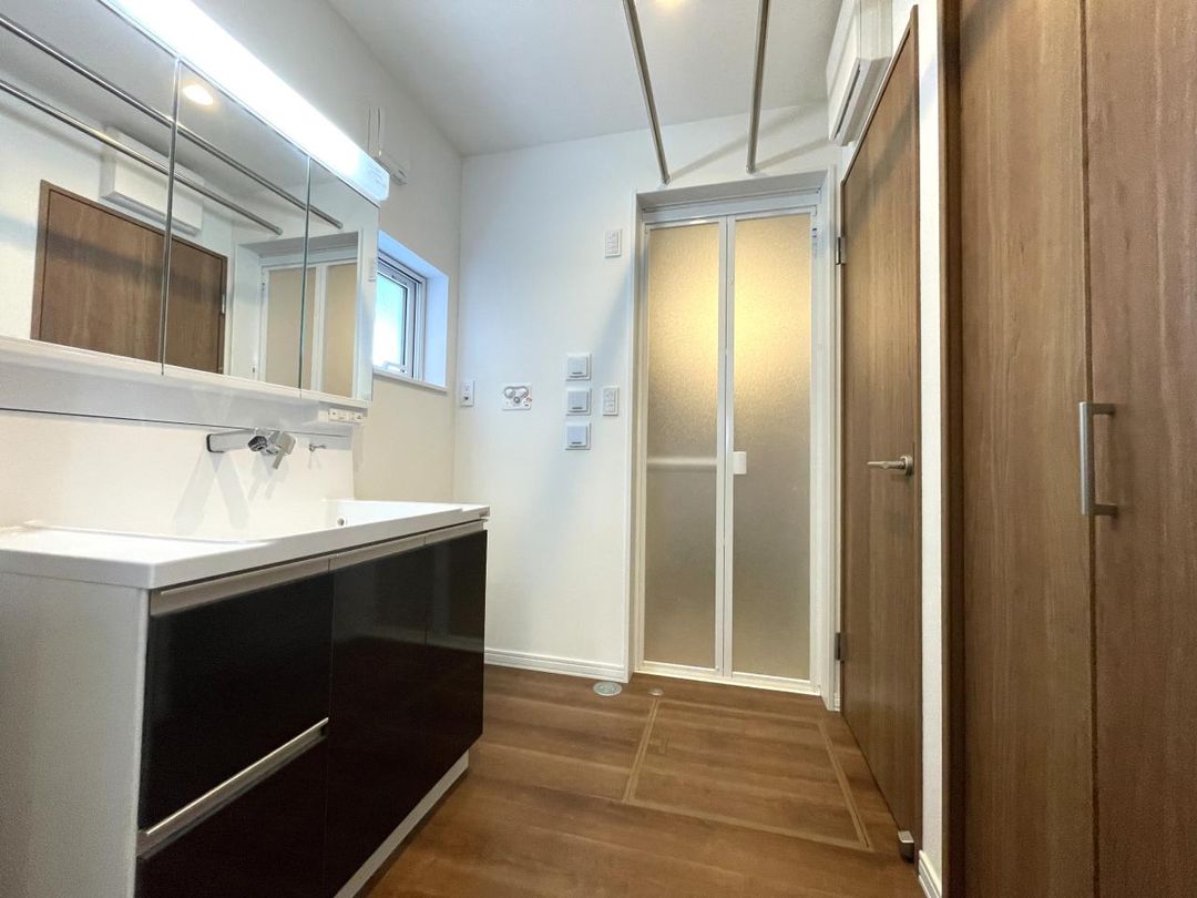 Modern 4LDK House for Sale in Sapporo's Nishi-ku - Thumbnail 3