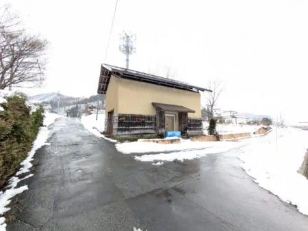 300-Year-Old Kominka in Historic Takahatake Post Town, Yamagata - Thumbnail 4
