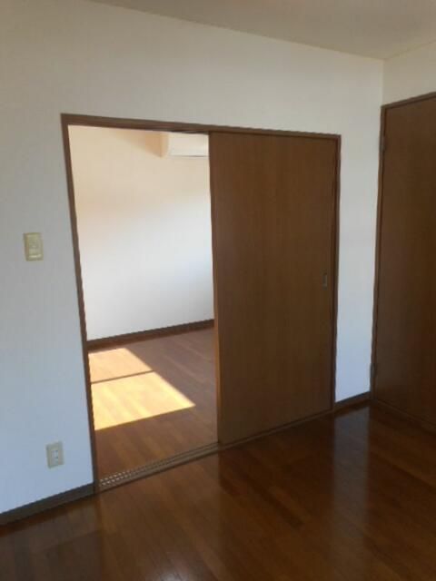 2K Apartment for Rent in Yokosuka, 4 Min Walk to Yokosuka Chuo Station - Thumbnail 3
