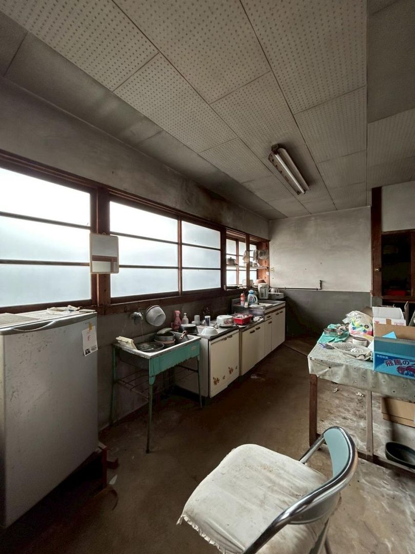 1925 Wooden House on 716sqm Land with Extra Plots in Kumamoto - Thumbnail 3