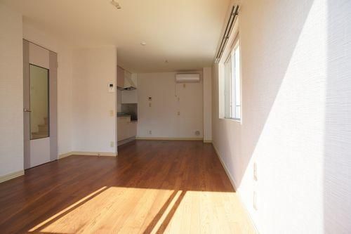 Terrace House for Rent in Chigasaki, Kanagawa - 2LDK, Near Station - Thumbnail 2