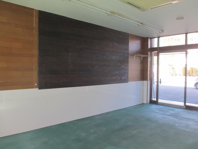 Commercial Office/Retail Space for Rent in Fuefuki City, Yamanashi - Thumbnail 3