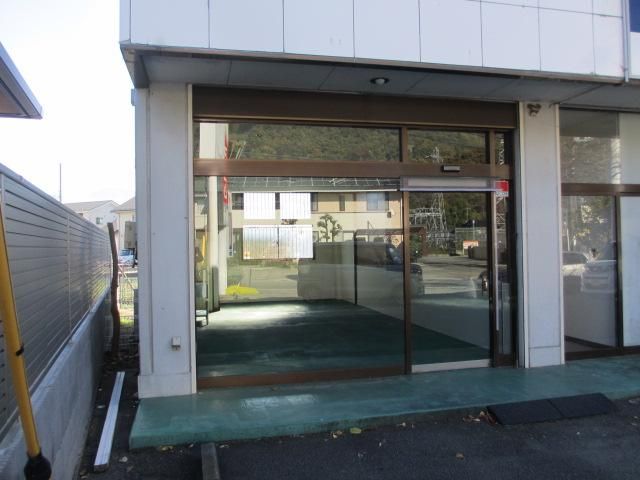 Commercial Office/Retail Space for Rent in Fuefuki City, Yamanashi - Thumbnail 2