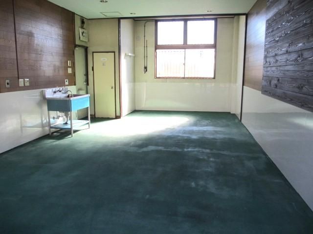 Commercial Office/Retail Space for Rent in Fuefuki City, Yamanashi - Thumbnail 4