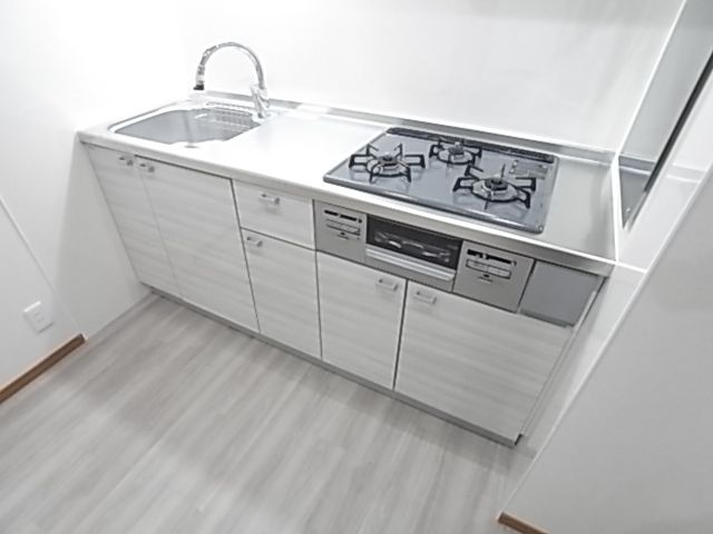 1LDK Apartment for Rent in Chiba City, Chiba - Thumbnail 3