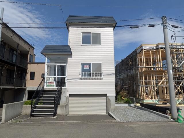 Renovated 4LDK House for Sale in Minami-ku, Sapporo, Hokkaido - Thumbnail 3