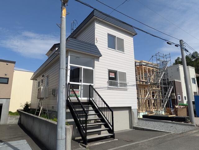 Renovated 4LDK House for Sale in Minami-ku, Sapporo, Hokkaido - Thumbnail 2