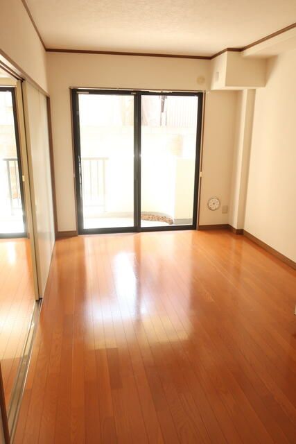 2DK Apartment for Rent in Saitama City's Misato Ward - Thumbnail 4