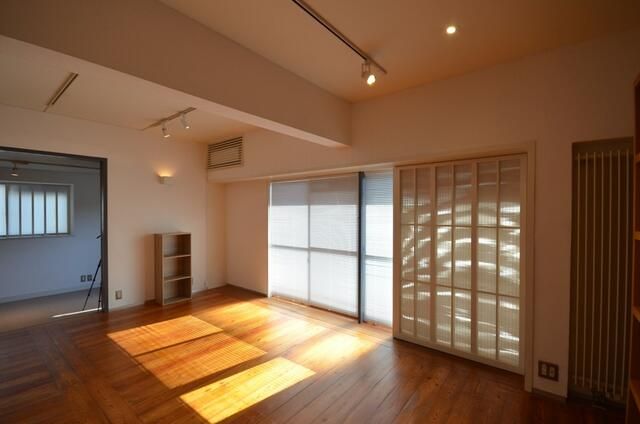 Terrace House for Rent in Omotesando, Tokyo - 2LDK, 102.78 sqm - Thumbnail 2