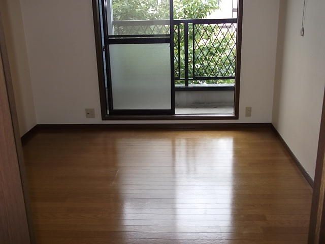 1K Apartment for Rent in Kofu, Yamanashi - 31,000 Yen - Thumbnail 3