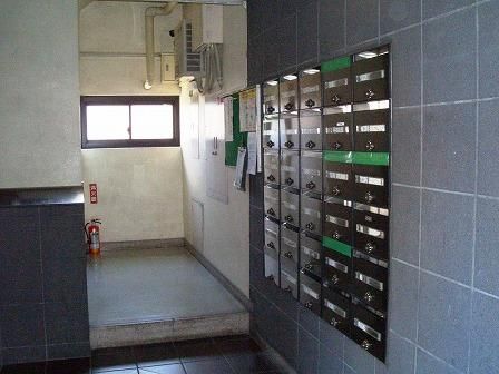 1DK Apartment for Rent in Hatagaya, Shinagawa, Tokyo - Thumbnail 3