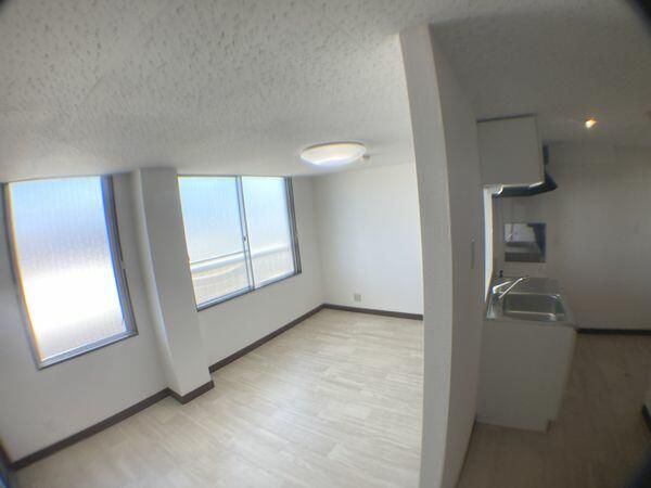 2LDK Apartment for Rent in Toyama City Quiet Neighborhood - Thumbnail 3