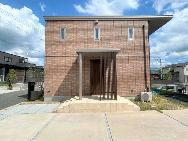 2023-Built 4LDK House with 3 Free Parking in Iizuka, Fukuoka - Image 9
