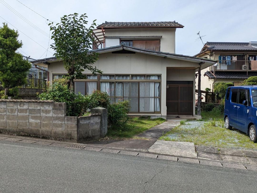 Spacious 4DK Fixer-Upper House on 240sqm Land in Yamaga, Kumamoto - Image 7