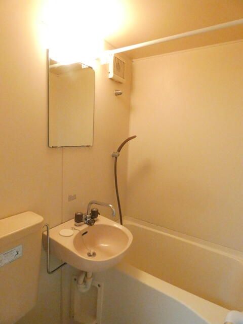 1K Apartment for Rent in Moroyama, Saitama - 19.50 sqm - Thumbnail 4