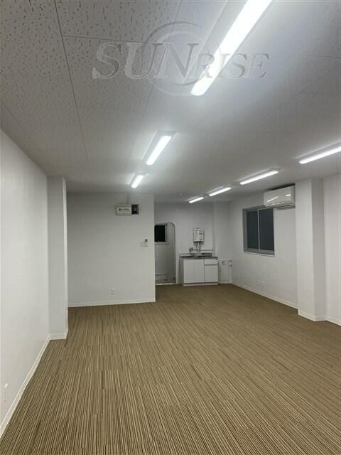 Commercial Office Space for Rent in Shinjuku, Tokyo | 49.59 sqm - Thumbnail 4