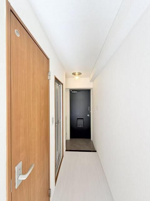 Studio Apartment for Sale in Akasaka, Minato-ku, Tokyo 20.97 sqm - Thumbnail 2