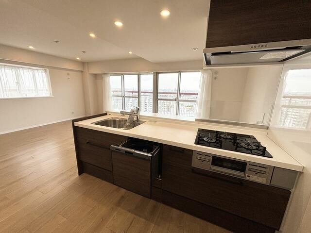 3LDK+DEN Renovated Apartment in Misato, Saitama - 95.64m² - Thumbnail 4