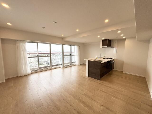 3LDK+DEN Renovated Apartment in Misato, Saitama - 95.64m² - Thumbnail 2