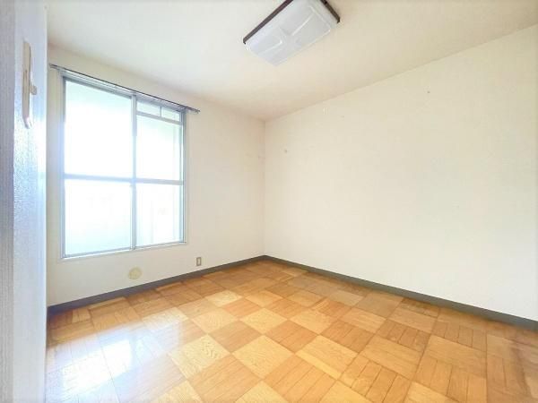 5LDK Townhouse for Sale in Tama City, Tokyo - Thumbnail 4