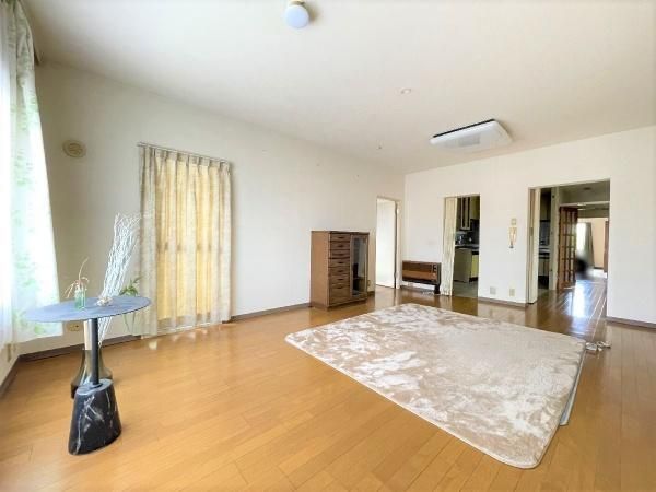 5LDK Townhouse for Sale in Tama City, Tokyo - Thumbnail 3
