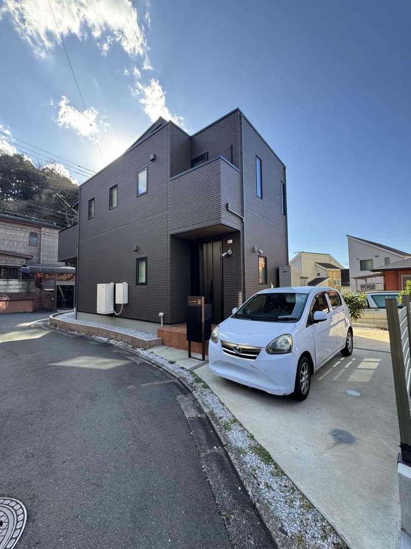 2LDK Used House for Sale in Zushi, Kanagawa - 91 sqm - Thumbnail 2
