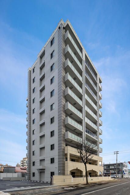 Modern 2LDK Apartment for Rent in Central Sapporo, Hokkaido - Thumbnail 2