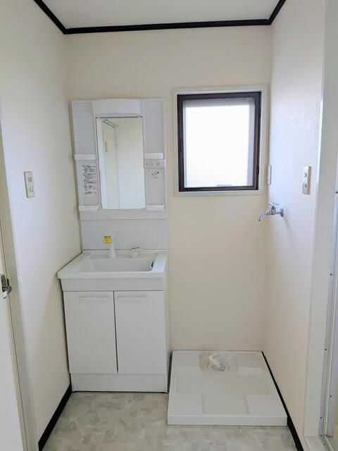 2DK Apartment for Rent in Hamura, Tokyo - 38.01 sqm - Thumbnail 4