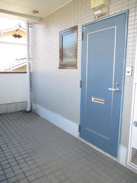 2DK Apartment for Rent in Hamura, Tokyo - 38.01 sqm - Thumbnail 3