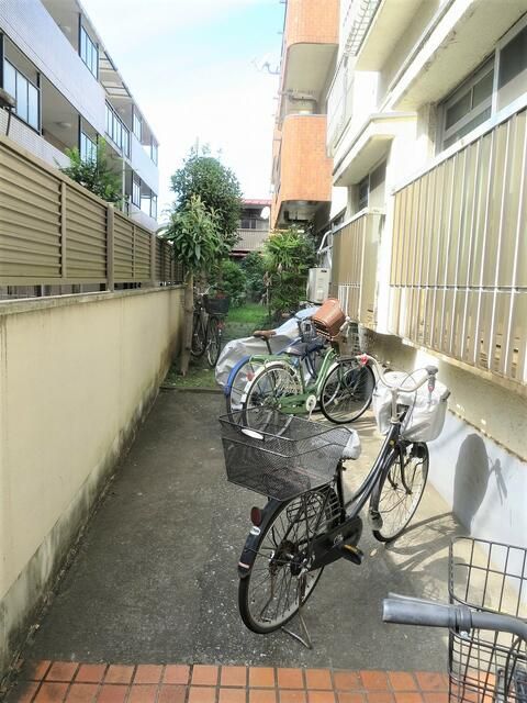 Used 2DK Apartment in Niiza, Saitama - 41.97 sqm - Thumbnail 2