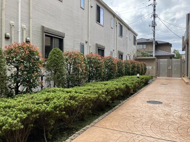 Setagaya Kitakarasuyama Apartment Building for Sale - 8 Units - Thumbnail 2
