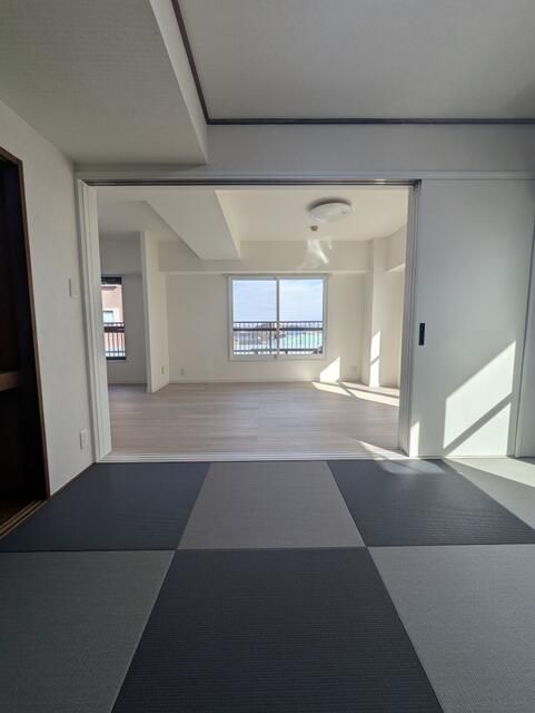 Renovated 3LDK Apartment in Misato, Saitama - 62.7 sqm - Thumbnail 2