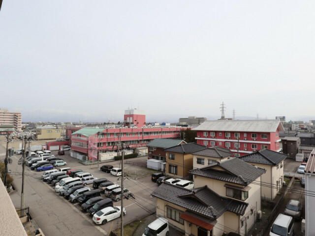 3LDK Apartment for Sale in Quiet Toyama City - Thumbnail 3