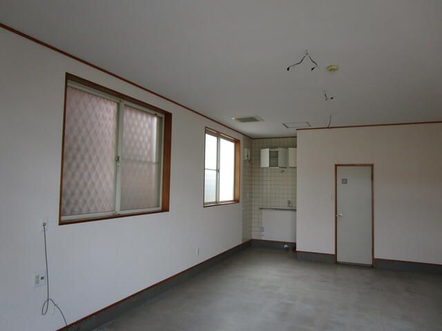 Retail Space for Rent in Fujioka, Gunma - 26.5 sqm - Thumbnail 4