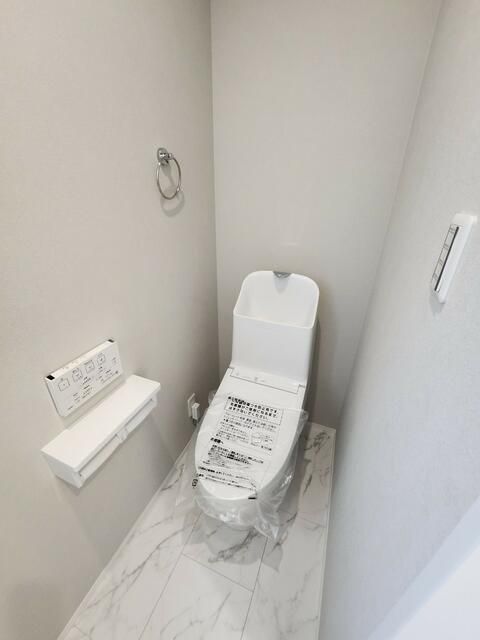 Modern 3LDK House for Rent in Shinjuku, Tokyo - Thumbnail 4