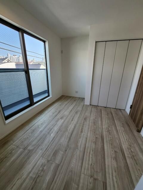 Modern 3LDK House for Rent in Shinjuku, Tokyo - Thumbnail 2
