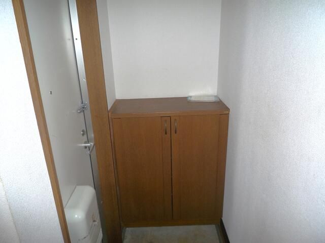 2DK Apartment for Rent near Higashi-Sanjo Station, Sanjo, Niigata - Thumbnail 2